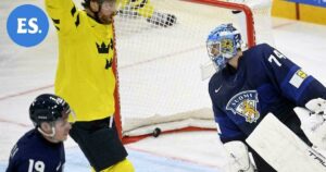 Sverige firar seger över Finland på hemmais