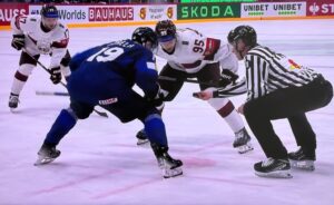 Finland besegrar Lettland med 2-1 i Ishockey-VM