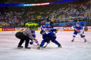 Finland besegrar Slovakien och möter USA i kvartsfinal